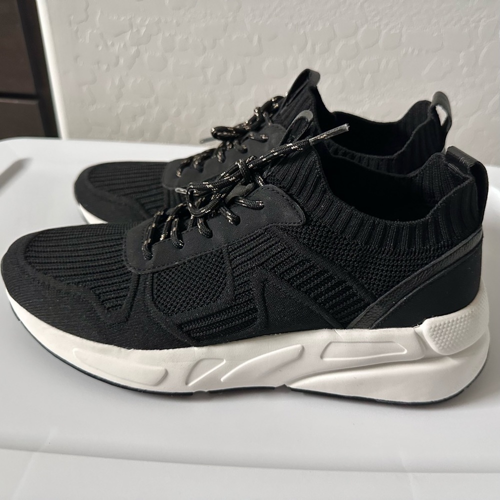 Fabletics The Everyday Sneaker II Women’s Size 11 Black New